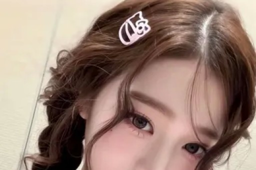 1天曝3大瓜！顶流女星签协议、约会激吻、知三当三各个炸裂