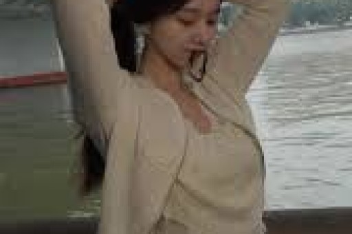 内娱1天4大瓜！顶流恋情、深夜泡酒吧、全身整容一个比一个离谱