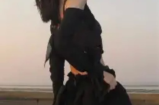 最近抖音火爆的网红被扒黑历史小编觉得抖音还是需要些正能量的东西